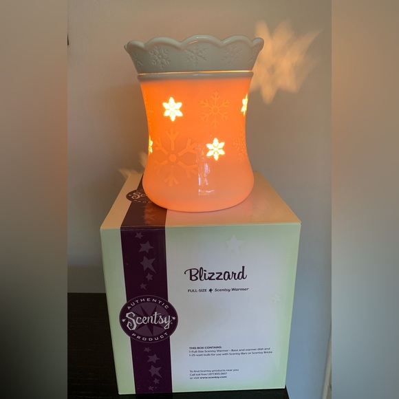 Scentsy Full Size Christmas Warmer Blizzard - Picture 8 of 10